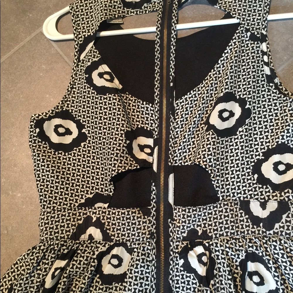 Black and white pattern dress! - Picture 3 of 3